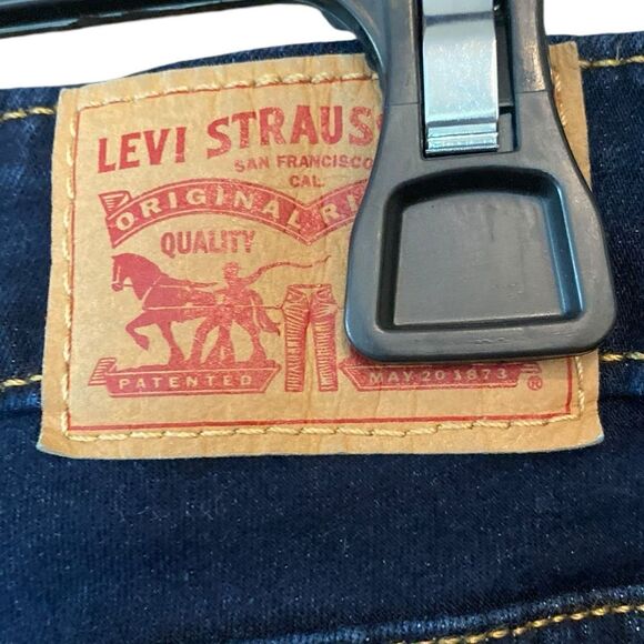 Levi’s Sz 28 Blue Denim Dark Wash 711 Skinny Jeans - Picture 5 of 8